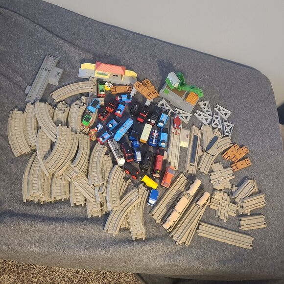 Thomas and friends And Wouldn't trains I'm plastic trucks all in the picture - Picture 1 of 12